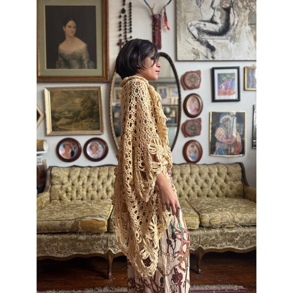 VTG Boho Light Yellow Knit Daisy Shawl w Arm Openings by Cami One Size Fits Most - Picture 5 of 14